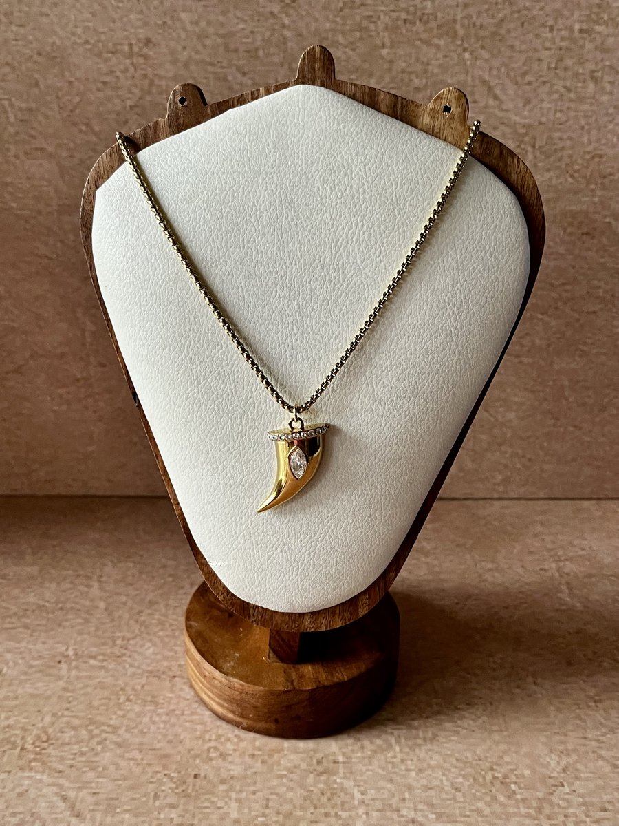 Horn Tooth Box Chain Necklace 