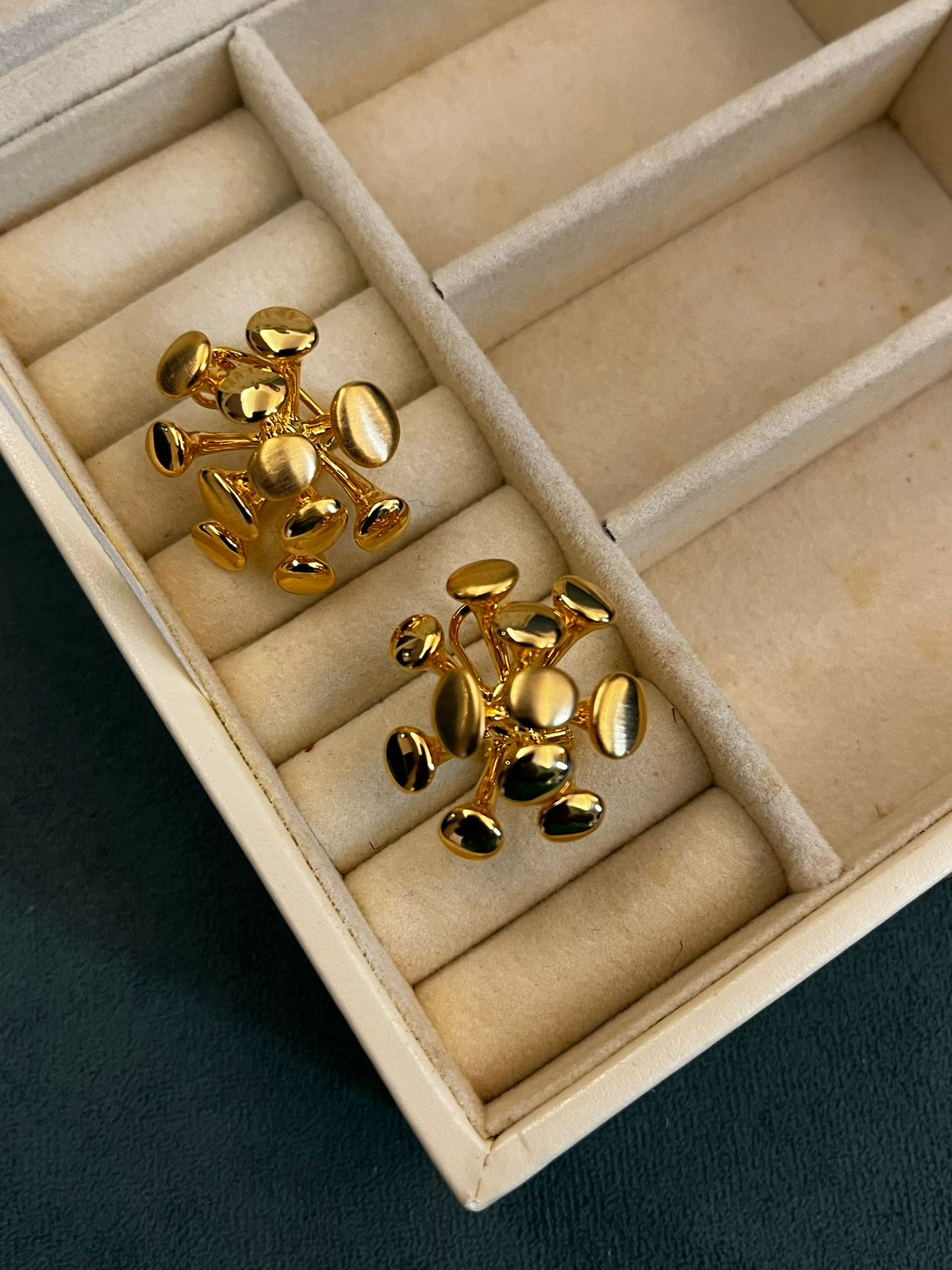 Virus Studs