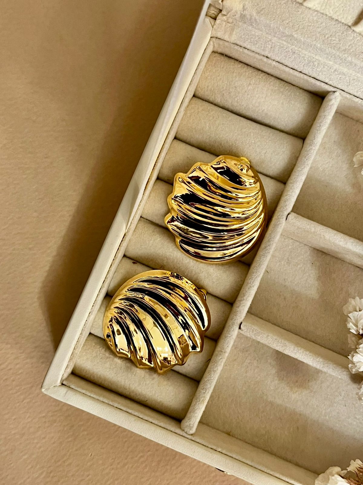 Shell Studs